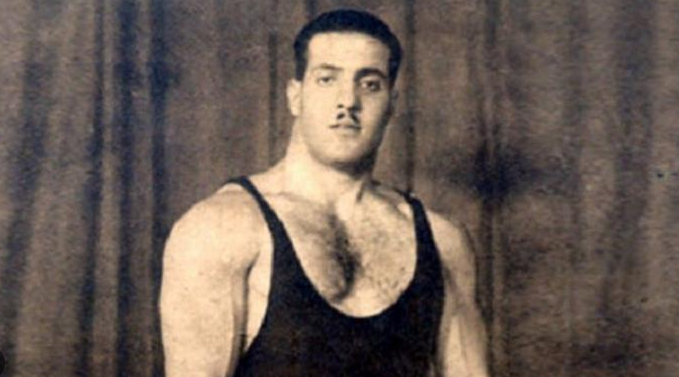 بطل رفع الأثقال المصري محمد نصير| مواقع التواصل الإجتماعي