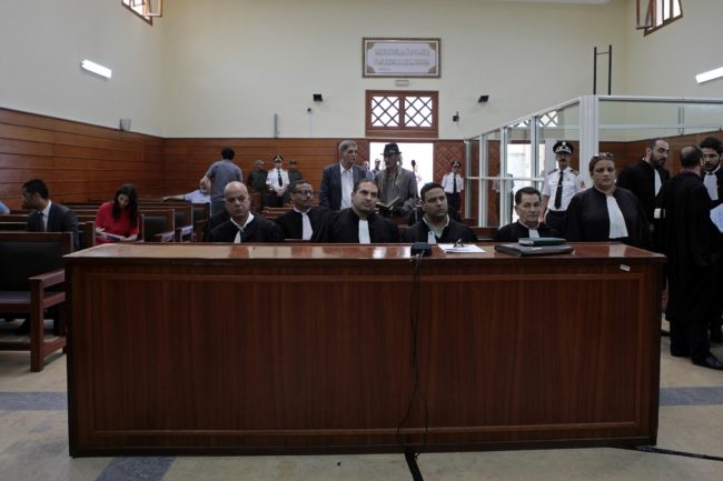 صدام بين المحامين المغاربة والحكومة يصيب المحاكم بالشلل.. تفاصيل قانون أثار حفيظة أصحاب البدلة السوداء