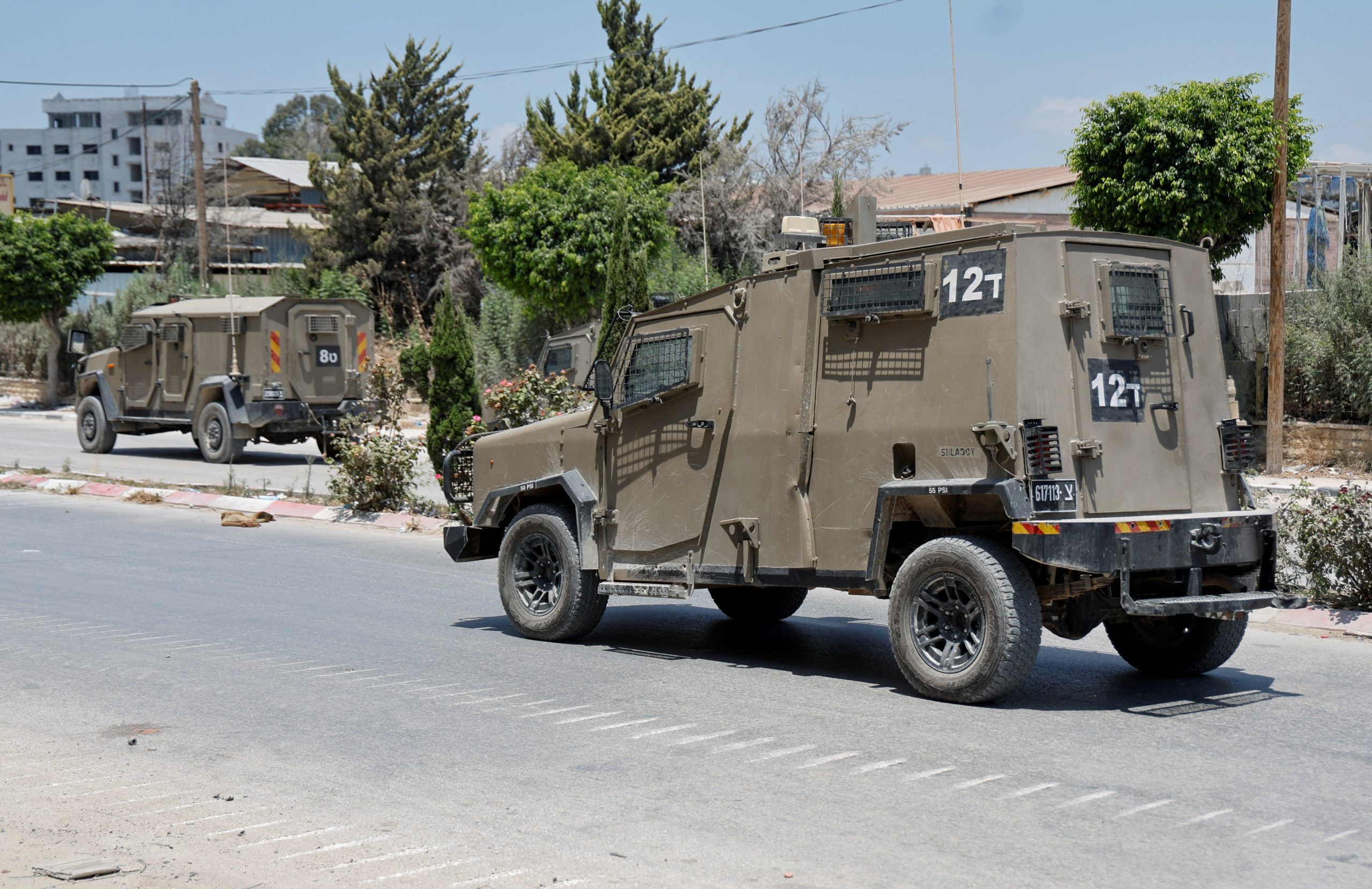 الاحتلال يحاصر مستشفيين