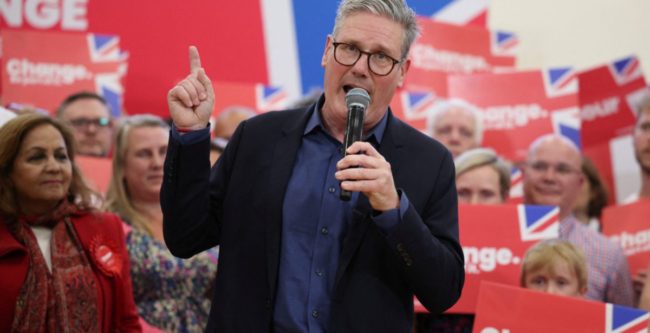 فشل في اختباره الأول.. لماذا يتجاهل كير ستارمر غضب الناخبين بشأن قضية فلسطين؟