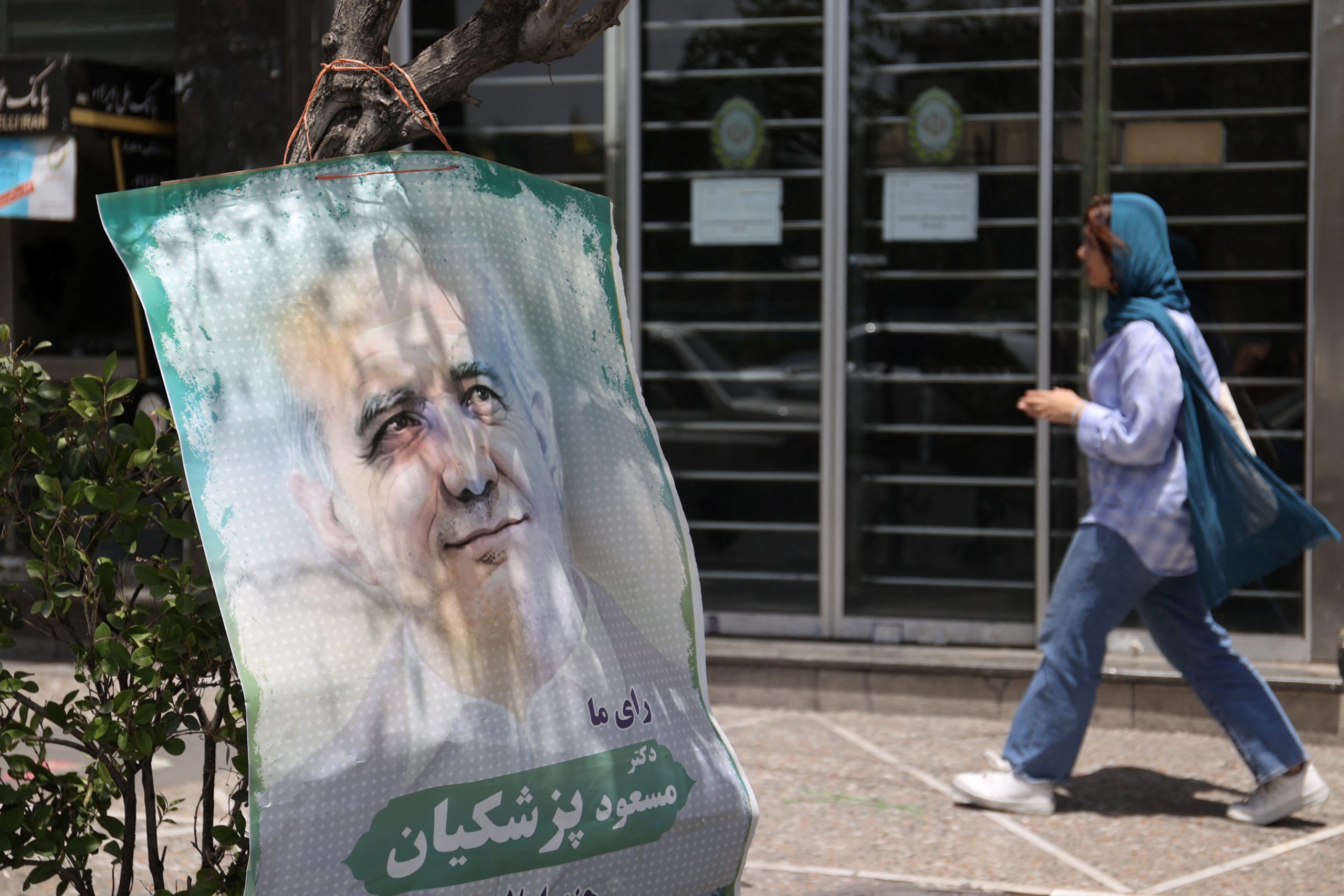 يعارض مسعود بزشكيان الإكراه على الحجاب ويطالب بإصلاحات لا تتعارض مع تعليمات المرشد/ رويترز