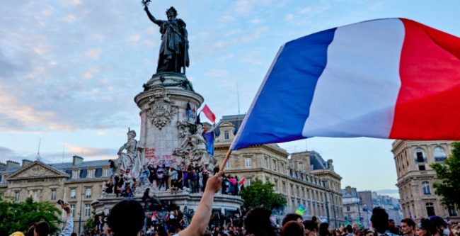 اليمين لم يخسر بعد واليسار ما زال هشًا.. أي قراءة للانتخابات التشريعية الفرنسية؟