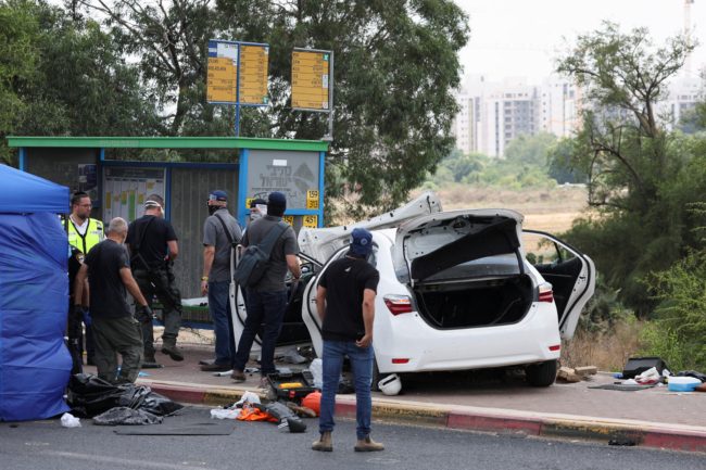 المصابون بعملية الرملة هم جنود خدموا بغزة!.. قناة إسرائيلية: أصيبوا بالقطاع، وكانوا يخضعون لإعادة التأهيل
