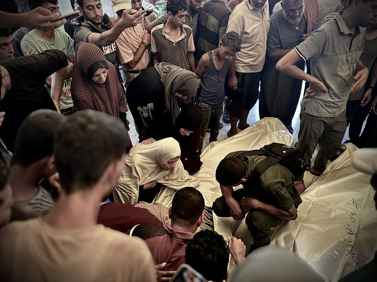 أجساد أطفال ممزقة.. 10 شهداء في قصف لمنزل بخان يونس ونزوح قسري لآلاف الفلسطينيين من مخيم البريج 