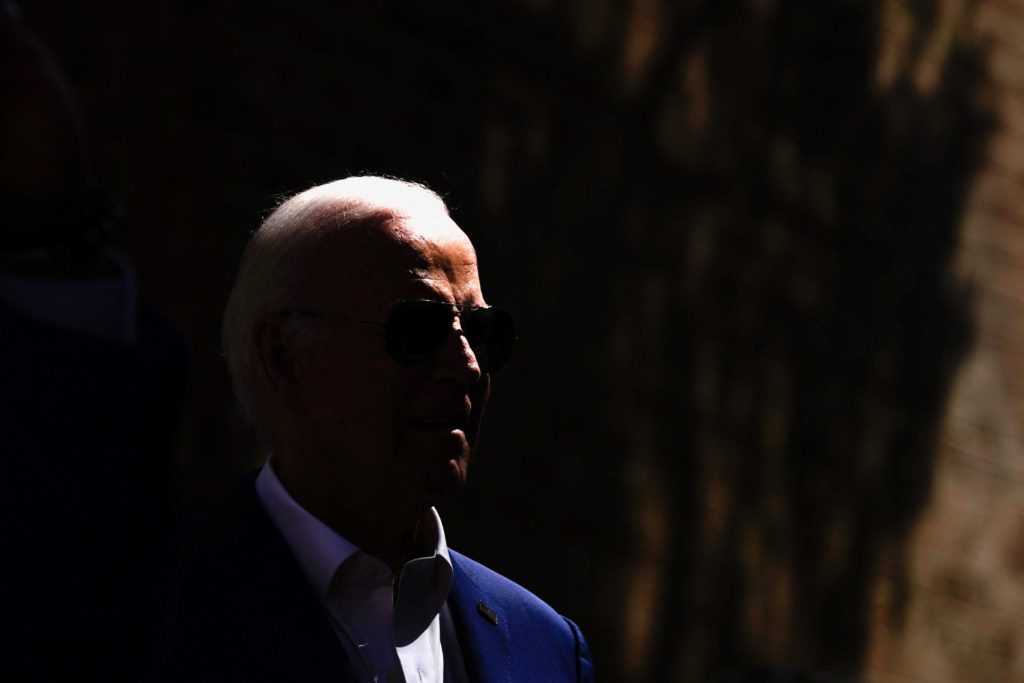 بايدن والشكوك