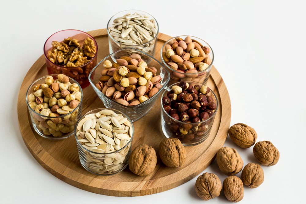 الفرق بين المكسرات المحمصة والنية| shutterstock