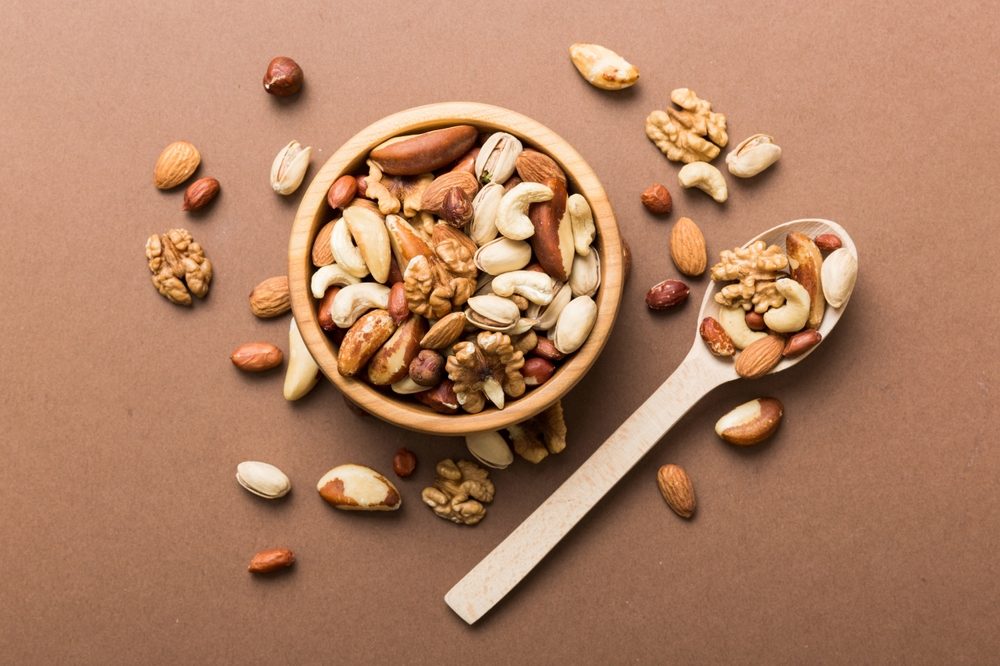 الفرق بين المكسرات المحمصة والنية| shutterstock
