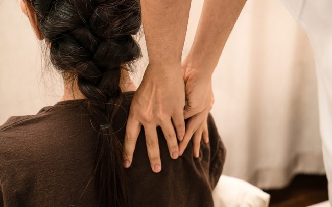 لتخفيف حدة الصداع وعلاج الاضطرابات الهضمية.. العلاج بالتدليك، دوره وأنواعه المختلفة