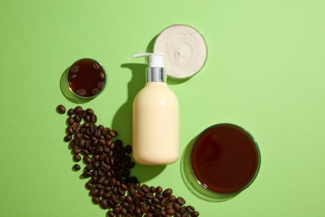 تقلل من انتفاخات العينين وسيلوليت الجلد.. فوائد تجميلية غير متوقعة للكافيين