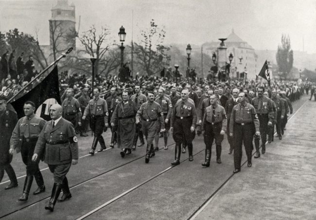 اليمين المتطرف.. ما معناه ومتى ظهر وكيف تحوّل إلى قوّة سياسية؟