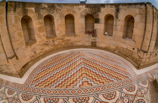 بناه الخليفة الأموي هشام بن عبد الملك.. قصر هشام في أريحا الذي يحتوي على أكبر أرضية فسيفساء