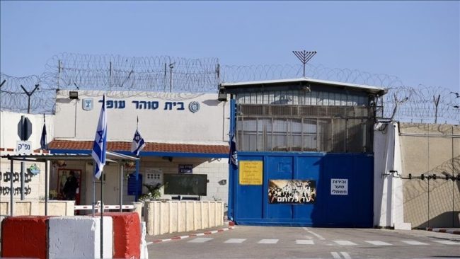 صدامات بين الشرطة العسكرية الإسرائيلية وجنود بمعسكر “سدي تيمان” لتعذيبهم أسير فلسطيني.. وزراء اليمين غاضبون