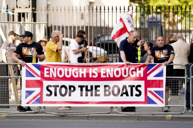 كيف يمكن أن تنعكس الاضطرابات في بريطانيا على المهاجرين والمسلمين؟