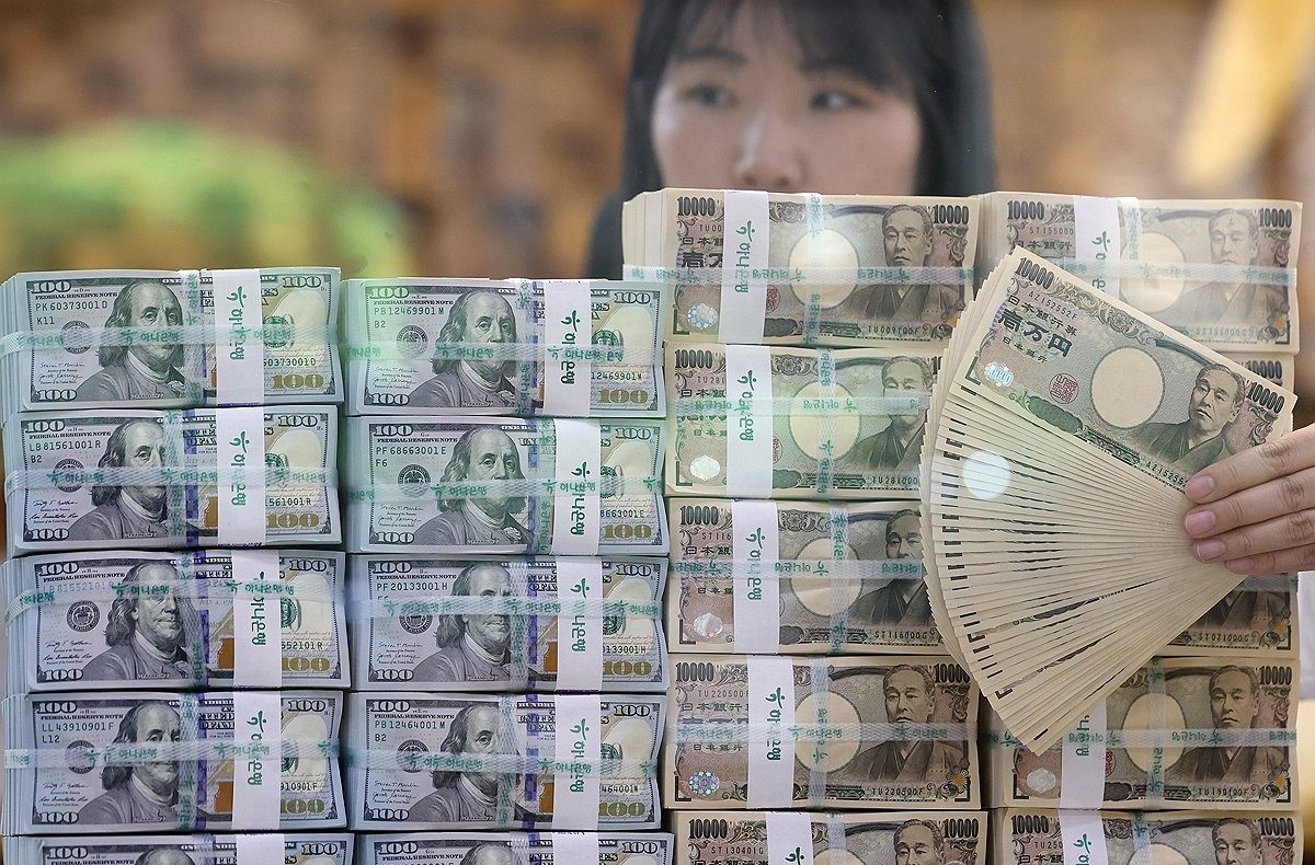 في نقاط.. ما هي "تجارة المناقلة" التي تعد أحد أسباب الأزمة المالية للأسواق العالمية؟