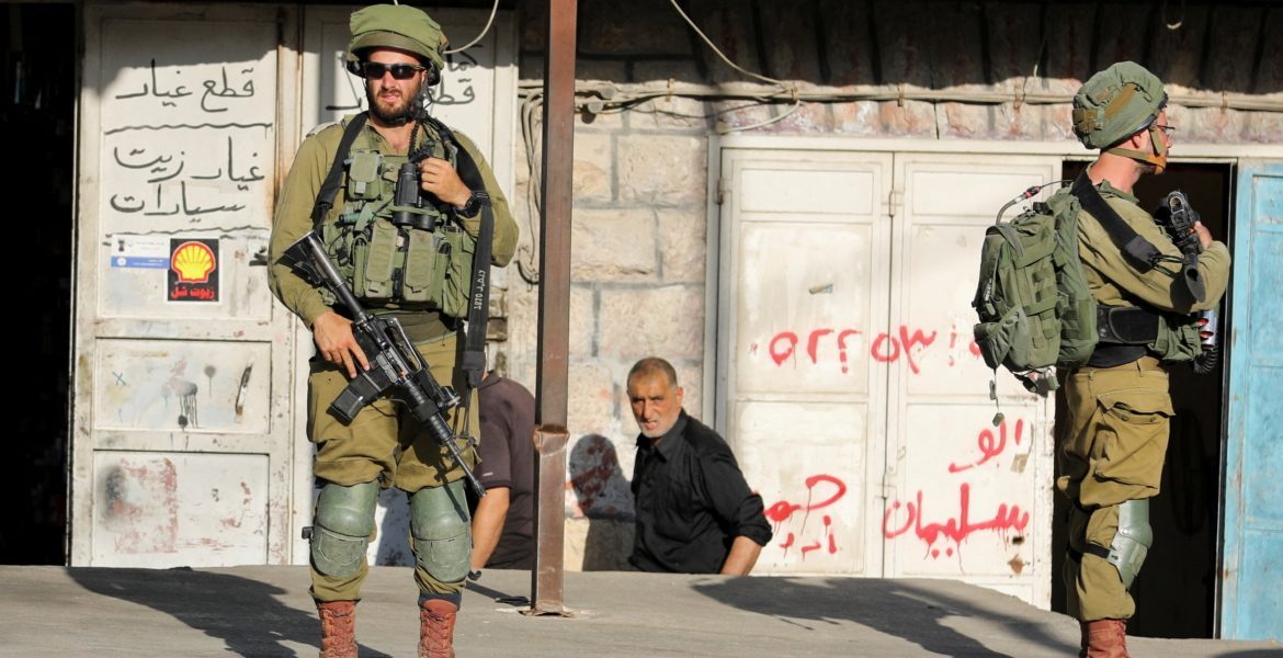 الاحتلال يرفض التحويل بالشيكل من الضفة