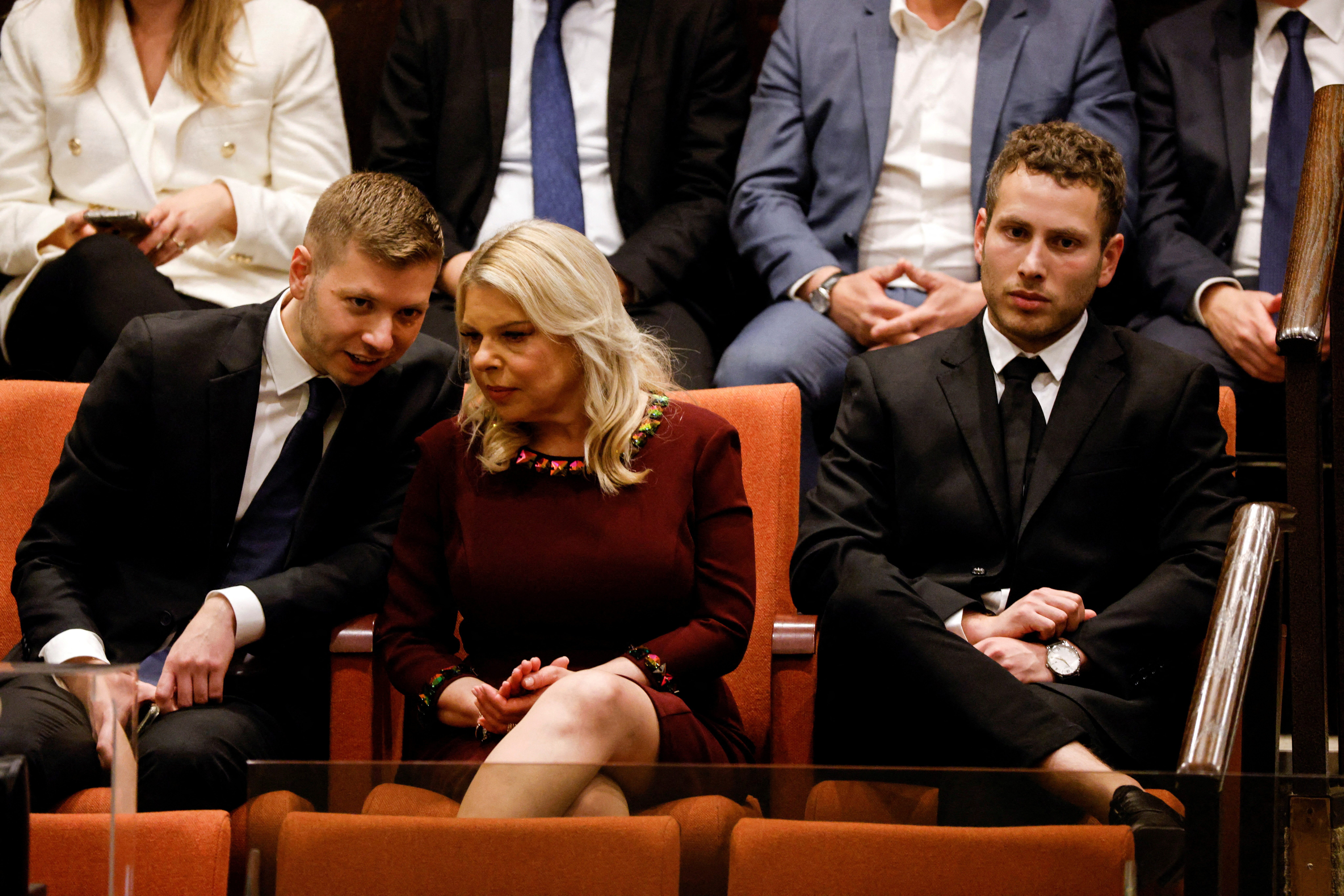 نتنياهو يطلب تعزيز الحراسة على نجله الهارب من الخدمة العسكرية إلى ميامي.. يخشى عليه من إيران 