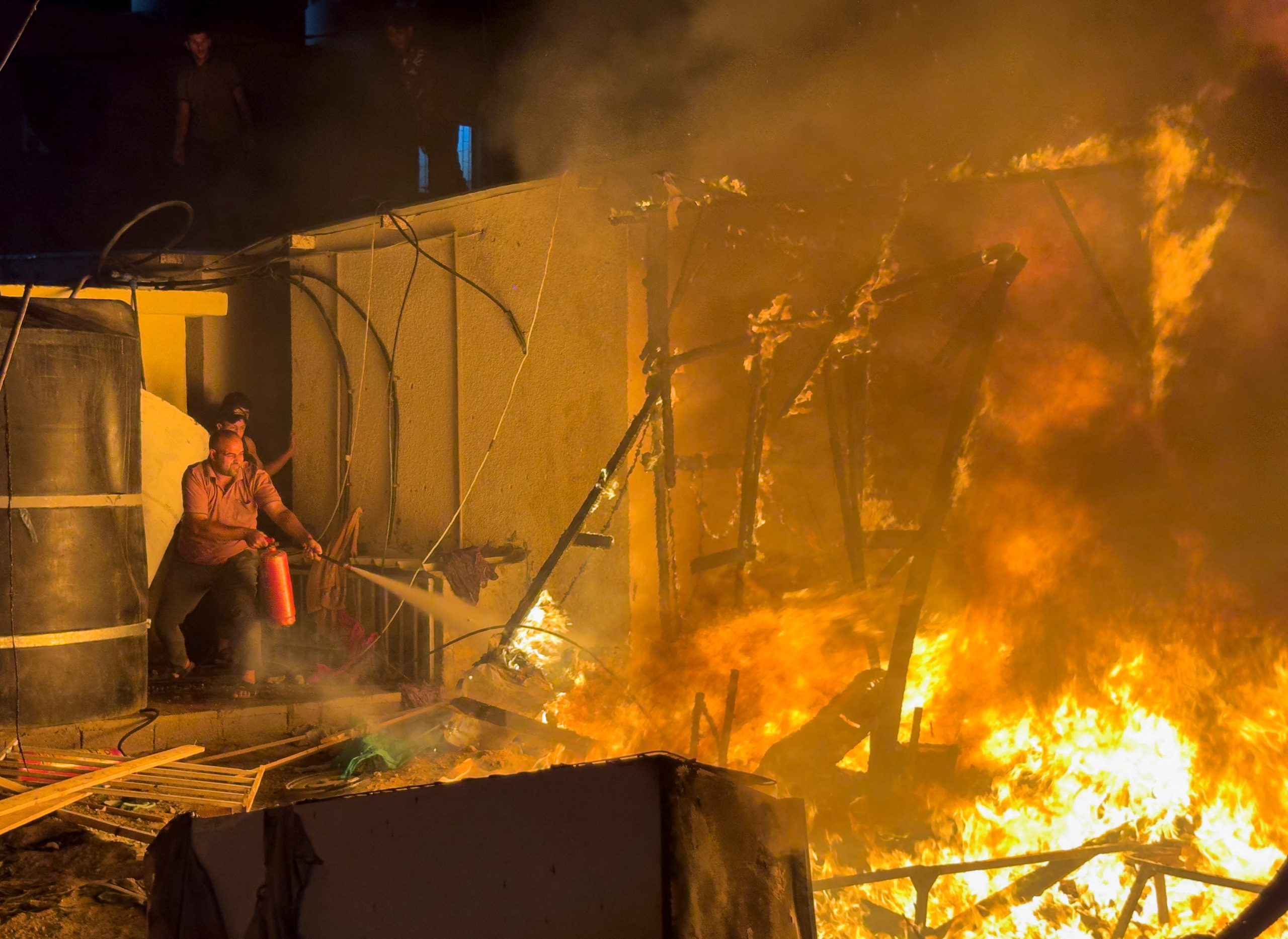 خيام النازحين بمستشفى