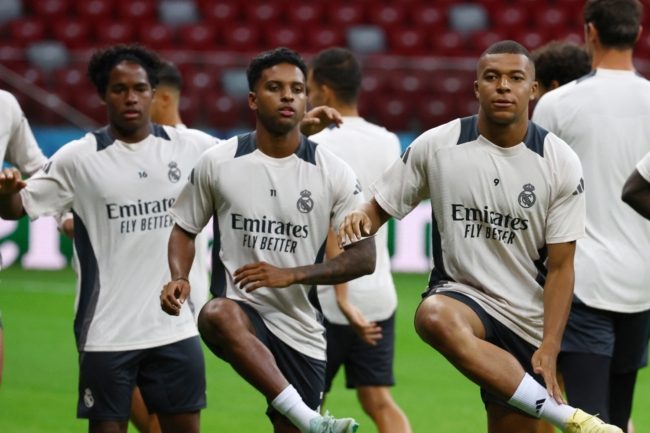 مبابي يبحث عن بطولة في ظهوره الأول.. موعد مباراة ريال مدريد وأتالانتا في السوبر الأوروبي والقنوات الناقلة