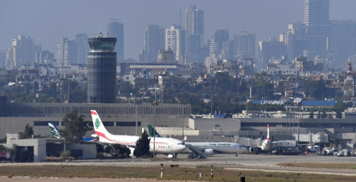 “احجزوا أي تذكرة متاحة للمغادرة”.. السفارة الأمريكية في بيروت توجه رسالة “تنبيه” لمواطنيها بلبنان 