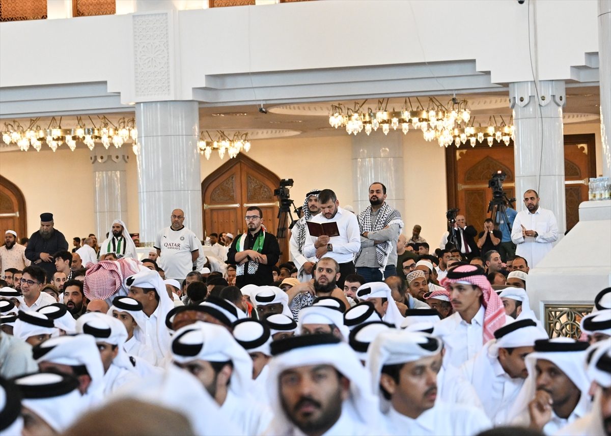 تشييع مهيب لهنية في الدوحة.. هتافات غاضبة في مسجد محمد بن عبد الوهاب وسط حضور رسمي وشعبي (فيديو)