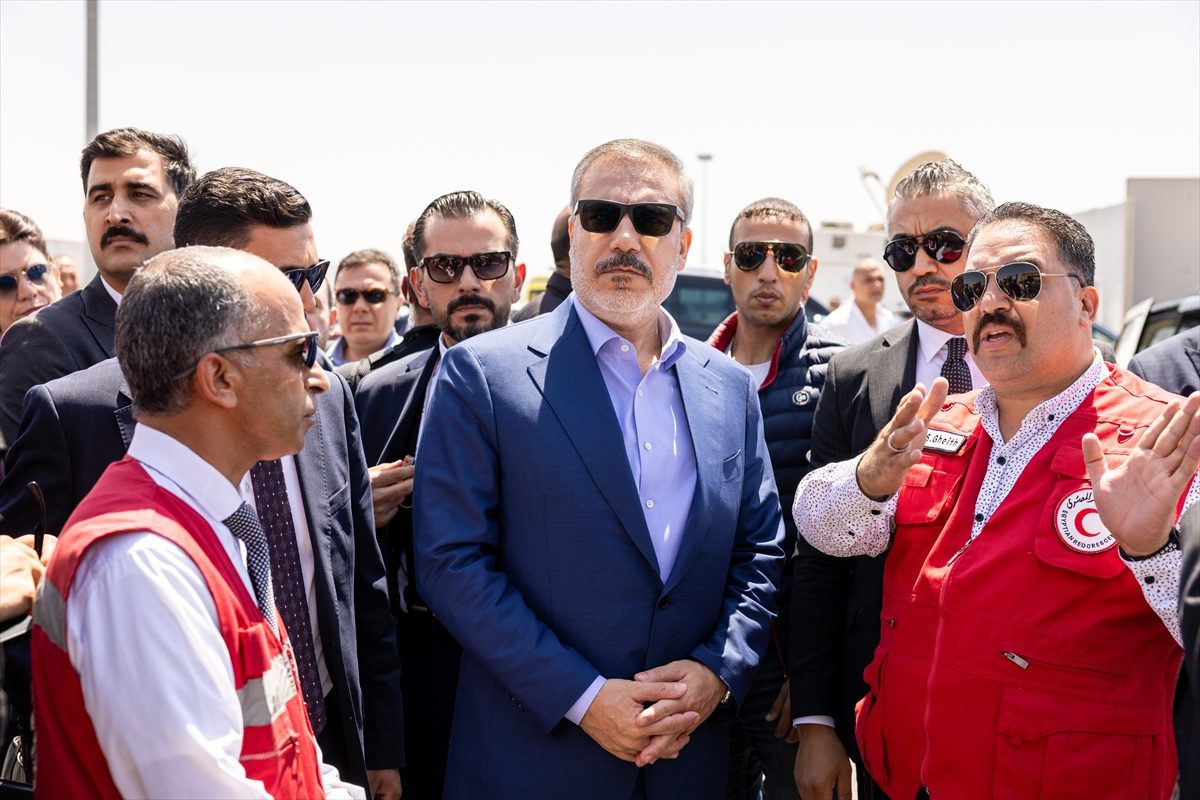 هاكان فيدان من القاهرة: يجب على أصدقاء إسرائيل أن يمسكوا بطوقها وسنطلب الانضمام لدعوى الإبادة ضدها 