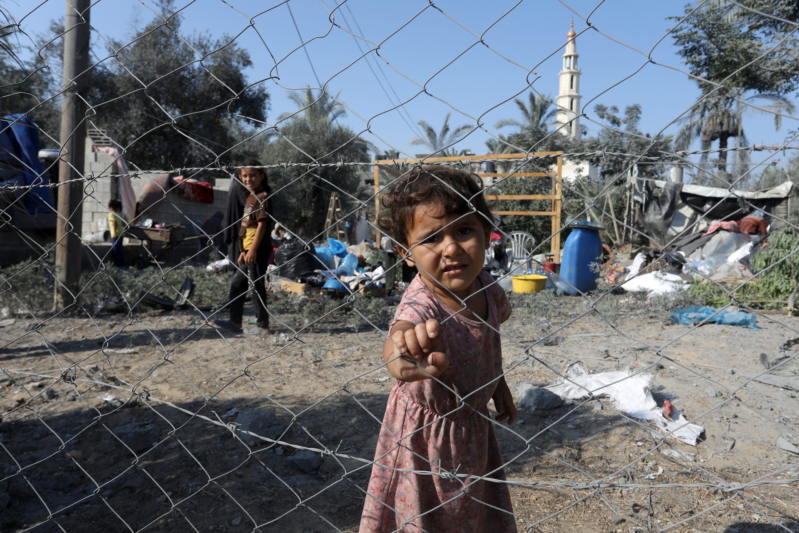 مسؤول صحي بغزة: أوبئة جلدية “غربية” تضرب مخيمات النازحين، بينها التهاب يتسبب بتأكل الجلد واللحم