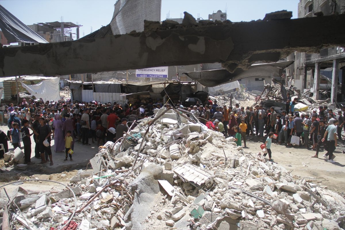 الدفاع المدني بغزة يعلن تقليص الاحتلال “المنطقة الإنسانية” إلى 35 كلم مربعا.. والأمم المتحدة: لا مكان آمنا بالقطاع حاليا