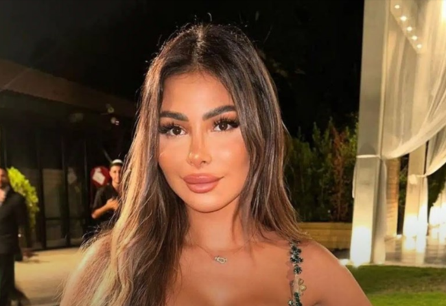 بعد حضورها حفلة “ماجنة” بإسرائيل.. الجزائر تمنع “بلوجر” من دخول أراضيها