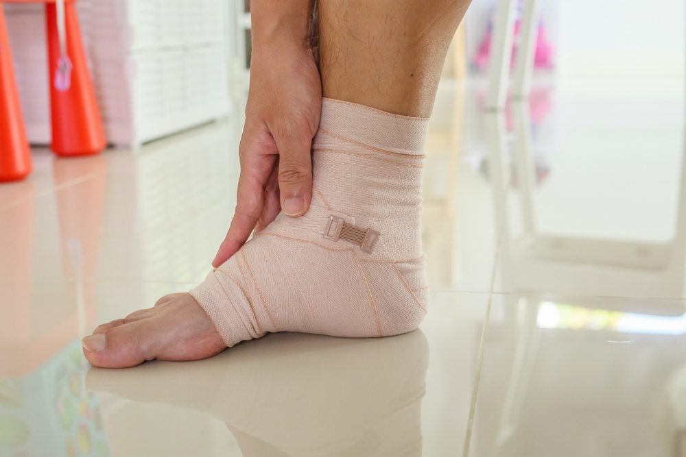 ارتداء الجوارب الضاغطة| shutterstock