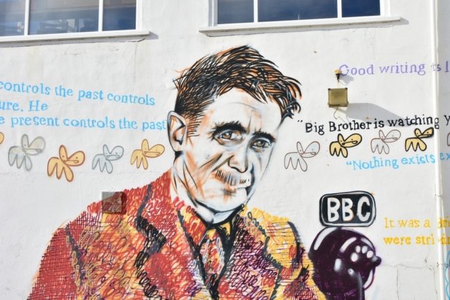 الحرب على غزة ومرآة جورج أورويل.. كيف تحول الخيال إلى حقيقة مظلمة؟