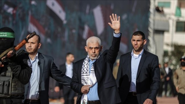 “استغل سجنه ليفهمنا”، و”نجح في خداعنا”، و”سيصمد حتى الرصاصة الأخيرة”.. ماذا قال المسؤولون الإسرائيليون عن شخصية السنوار؟