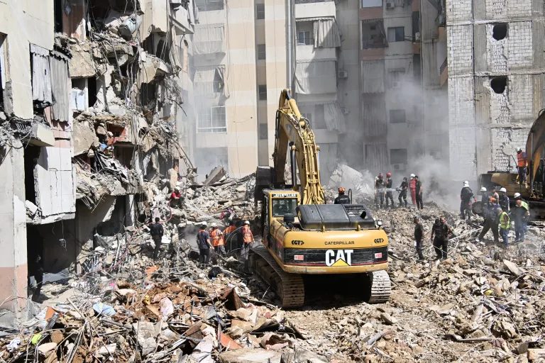 آثار الدمار في الضاحية الجنوبية لبيروت العاصمة اللبنانية بسبب غارة إسرائيلية في 21 سبتمبر 2024 - جيتي