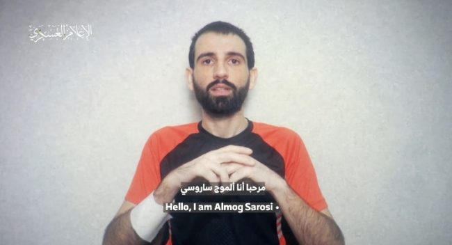 القسام تبثُّ فيديو لأسير إسرائيلي قبل مقتله.. كشف أن هجمات الاحتلال كانت تستهدفه مع المخطوفين الآخرين 