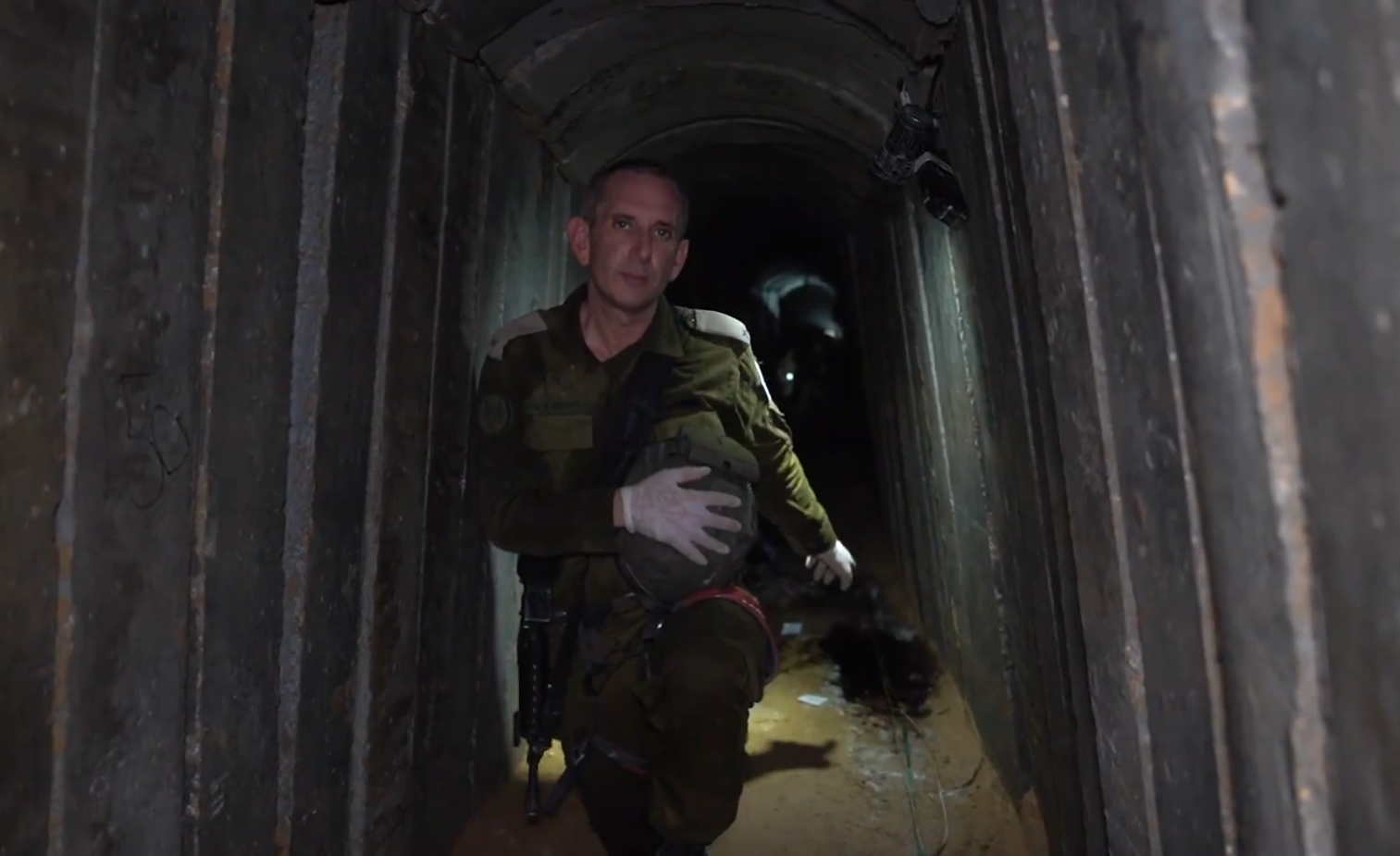 “فيديو النفق” يهز إسرائيل.. دعوات لصفقة تبادل أسرى فورية، وبن غفير يهدد ويتوعد