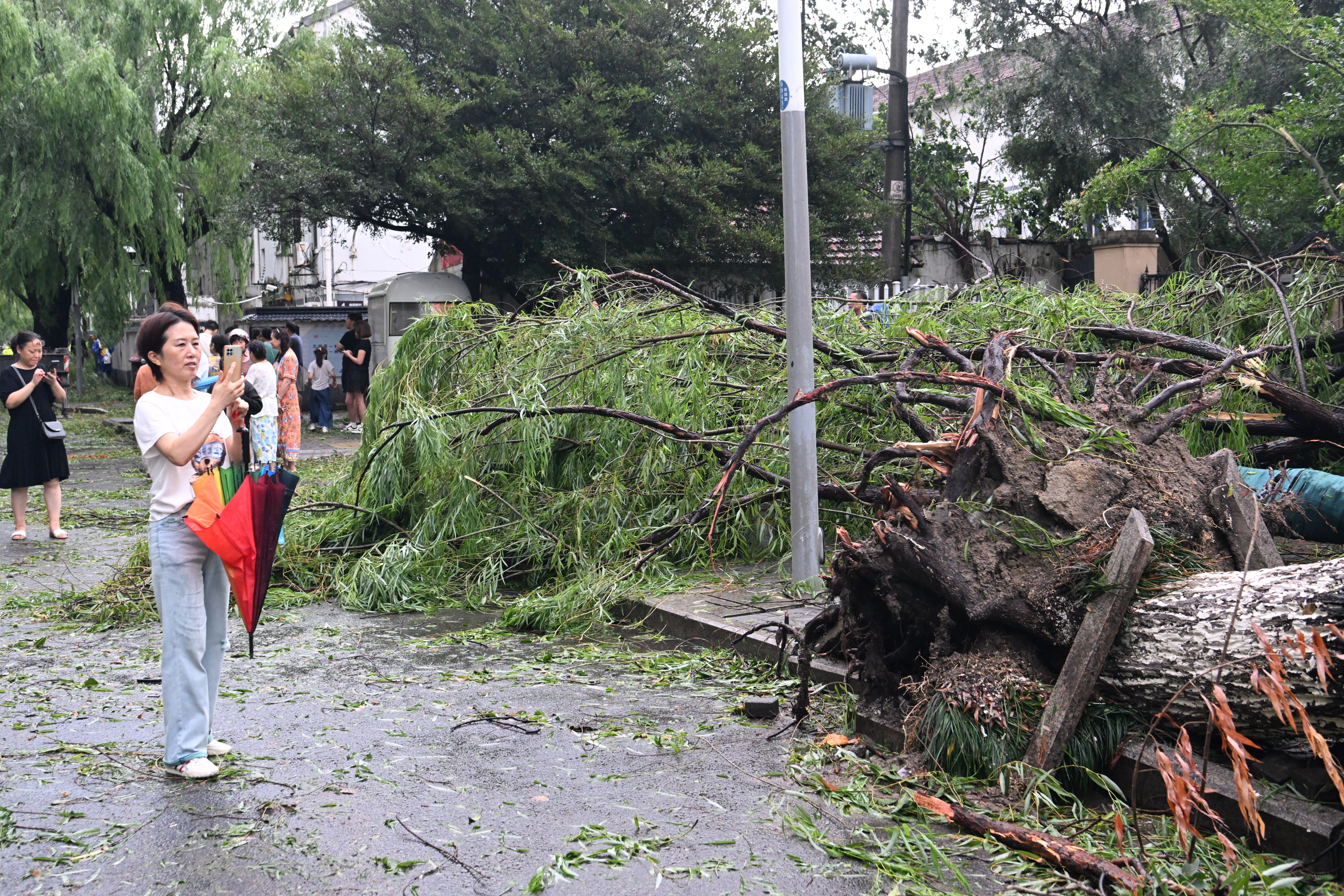 إعصار بيبينكا الأقوى منذ عام 75 عاماً.. كيف أجبر التغير المناخي عشرات الملايين في شنغهاي على البقاء في المنازل؟