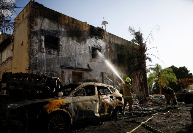 صواريخ حزب الله تتسبب بأضرار جسيمة ببلدات شمال إسرائيل.. إغلاق للمدارس والمستشفيات تنقل عملياتها إلى أماكن محصنة