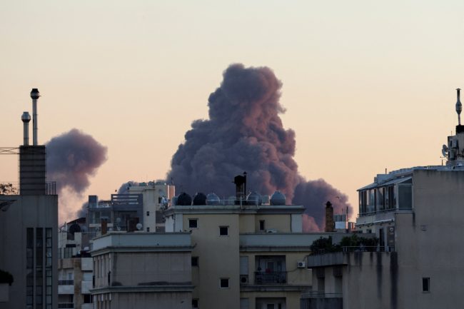 إسرائيل تشن عشرات الغارات على “الضاحية الجنوبية” والبقاع.. وحزب الله يقصف موقعاً عسكرياً للاحتلال