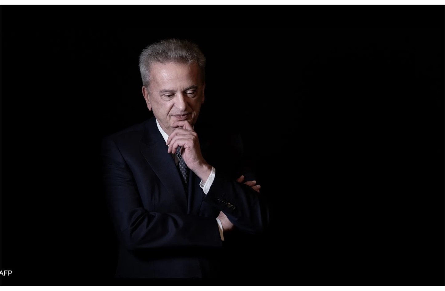 المصرفي رياض سلامة… كيف أصبح الخبير المالي الذي اُحتفي به طويلاً موقوفاً أمام القضاء اللبناني؟