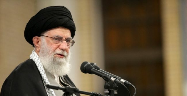 طهران تستكشف السيناريوهات المحتملة للتعامل مع ترامب.. پزشكيان يبدأ التواصل مع واشنطن بعد موافقة خامنئي