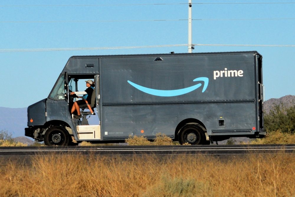 الوجه الآخر للحلم الأمريكي.. كيف يعكس إضراب عمال "أمازون" و"ستاربكس" توحش الرأسمالية؟