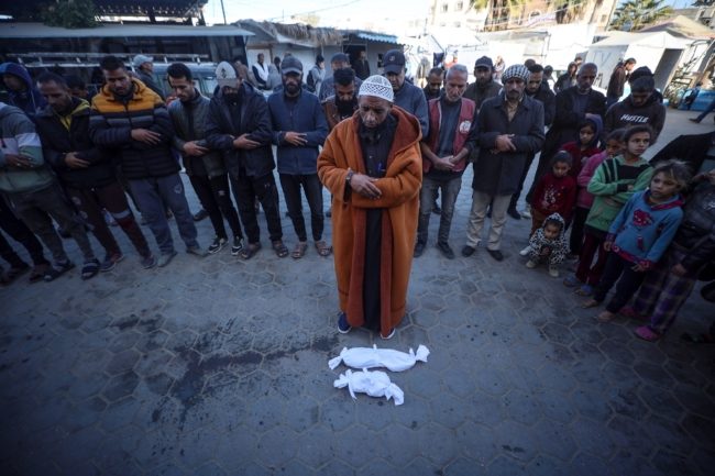 حرب على الفلسطينيين في أرحام أمهاتهم.. كيف قتل الاحتلال آلاف الأجنة وتسبب بولادات مشوهة في غزة؟