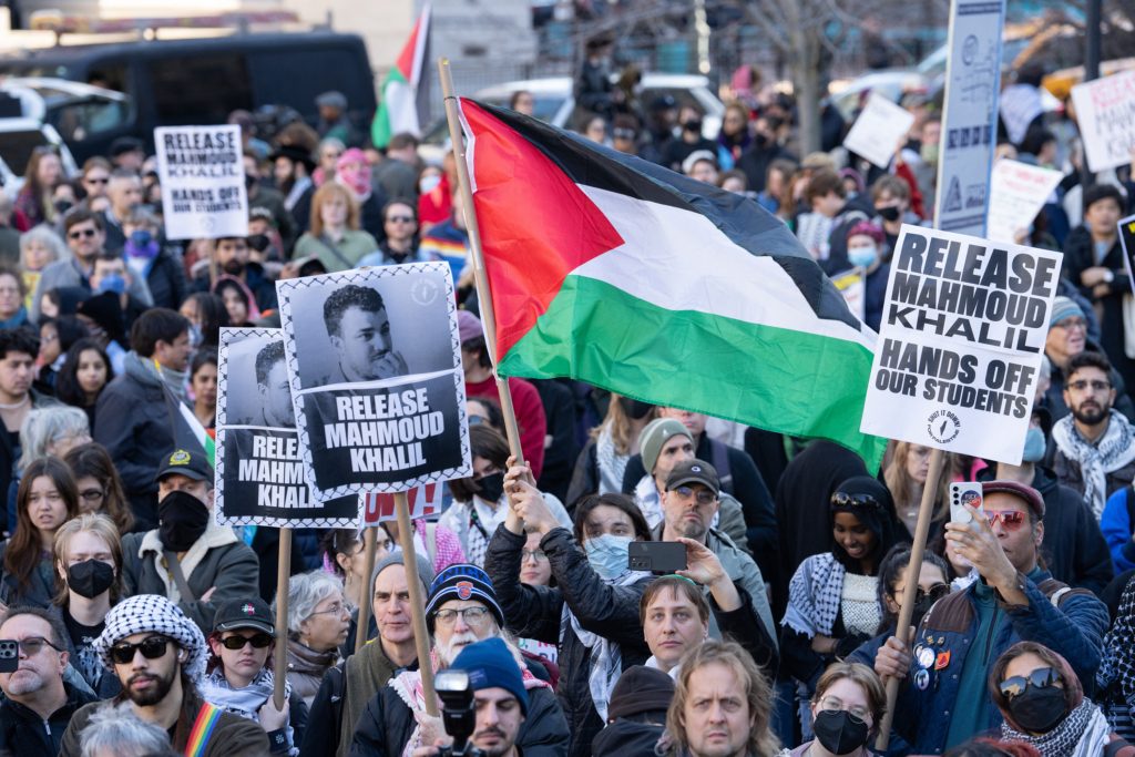 معتقل بأمر ترامب.. قصة الناشط الفلسطيني محمود خليل؟