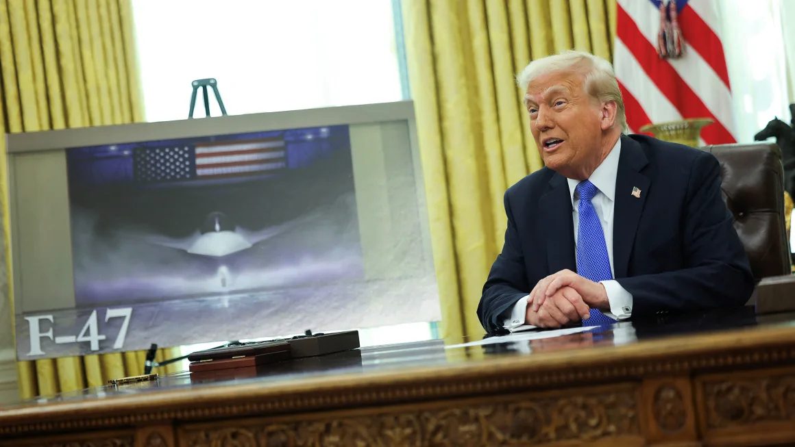 ترامب يكشف النقاب عن طائرة الجيل السادس.. تعرف على مقاتلة إف-47 المخصصة “للهيمنة الجوية” ومواجهة الصين