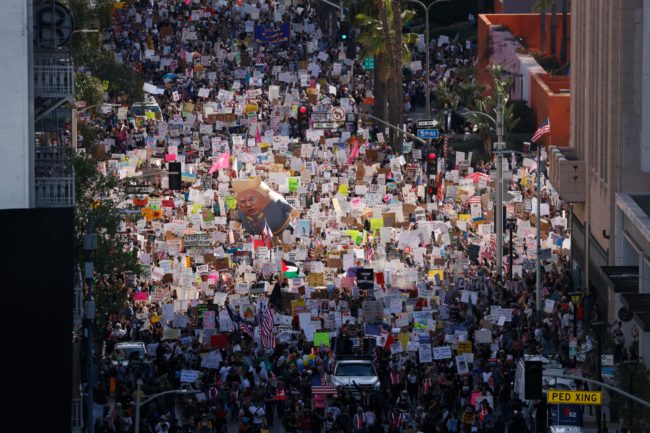 3 أشهر من الفوضى.. كيف تزيد سياسات ترامب الانقسام داخل الشارع الأمريكي؟