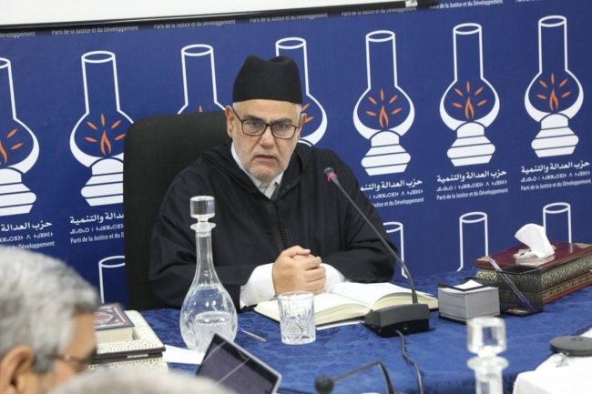 العدالة والتنمية المغربي عينه على الانتخابات.. ما هي وصفة بنكيران للتعافي من “نكسة 2021” وكيف سيتعامل مع القصر؟