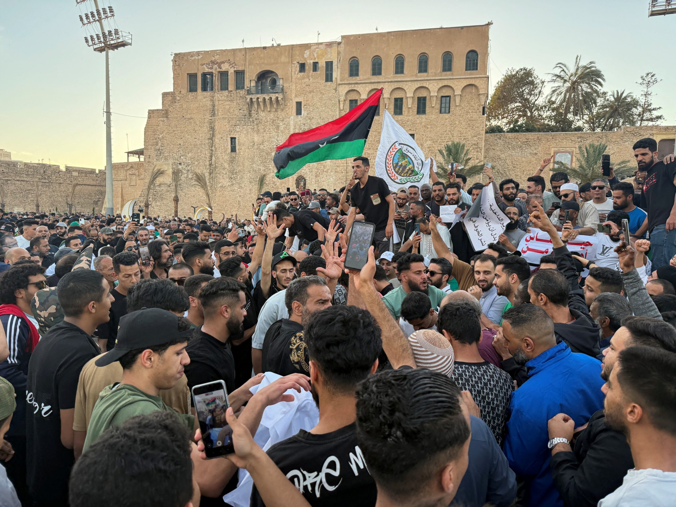 مظاهرات في العاصمة الليبية طرابلس/ رويترز