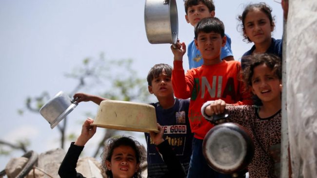 لعنة التجويع تكسر جدار الصمت.. كيف حولت حرب الإبادة في غزة أصدقاء “إسرائيل” إلى خصوم لها؟