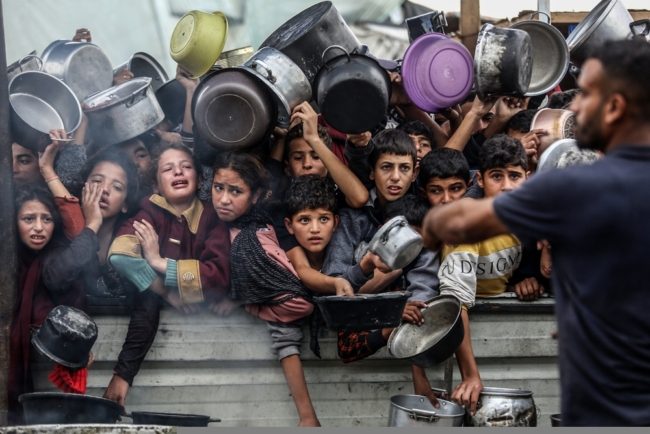 حين صارت الصورة أقوى من الإنكار.. هكذا بدأ الإعلام الغربي يلتفت “أخيراً” إلى مجاعة غزة