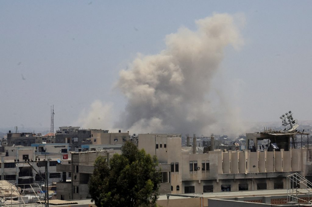 استمرار الغارات الإسرائيلية على قطاع غزة/ رويترز