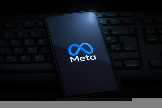 “نحتاج أموالكم لإتمام مهمتنا في جباليا”.. كيف استُخدمت الإعلانات المموّلة على “ميتا” لتمويل أسلحة لاستهداف المدنيين في غزة؟